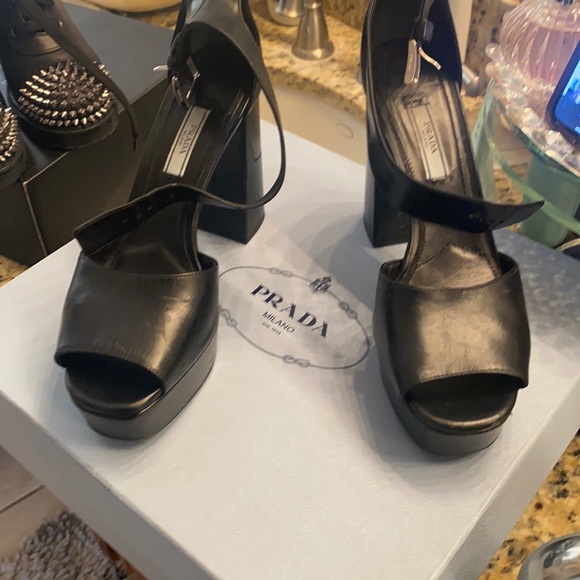 Prada classic shoe 👠